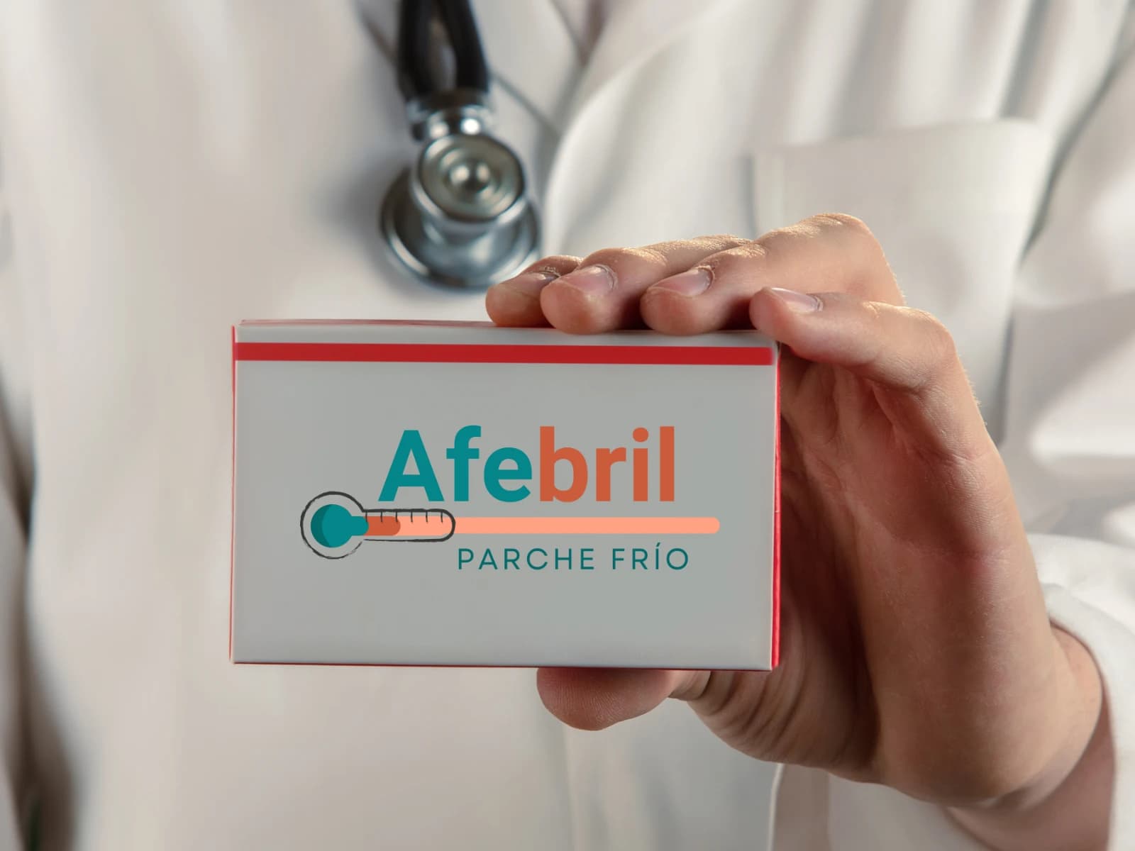 Aplicación visual de Afebril Parche Frío presentada por un profesional médico